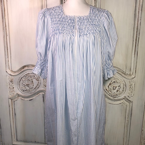 VINTAGE Granny Chic Seersucker House Dress Night Gown Size Small - Picture 1 of 8